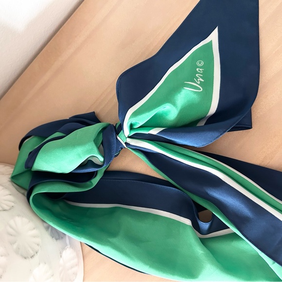 Vintage 1980's Vera Oblong Scarf
With Tapered Ends - Picture 2 of 3